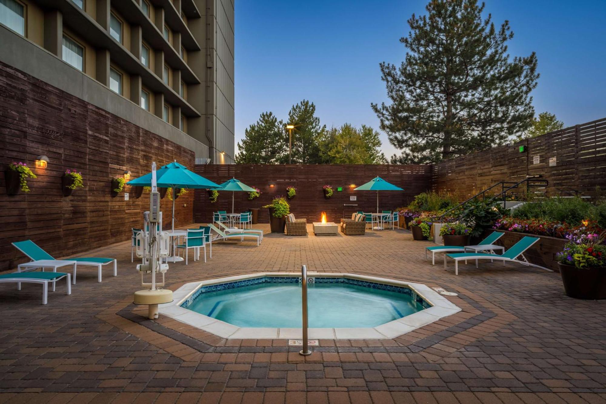Doubletree By Hilton Hotel Denver Exterior foto